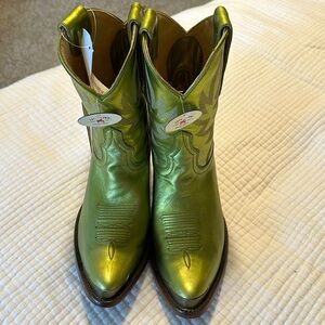 Brand new idyllwind by Miranda Lambert metallic green cowgirl booties!
